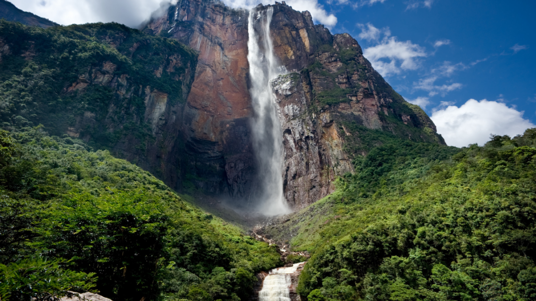 Salto Ángel: La Cascada Más Alta de Venezuela y el Mundo